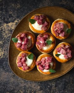 CESTINI DI SFOGLIA CON COTECHINO E SALSA AL CASTELMAGNO
