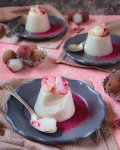 PANNA COTTA VEGANA AI LYCHEES
